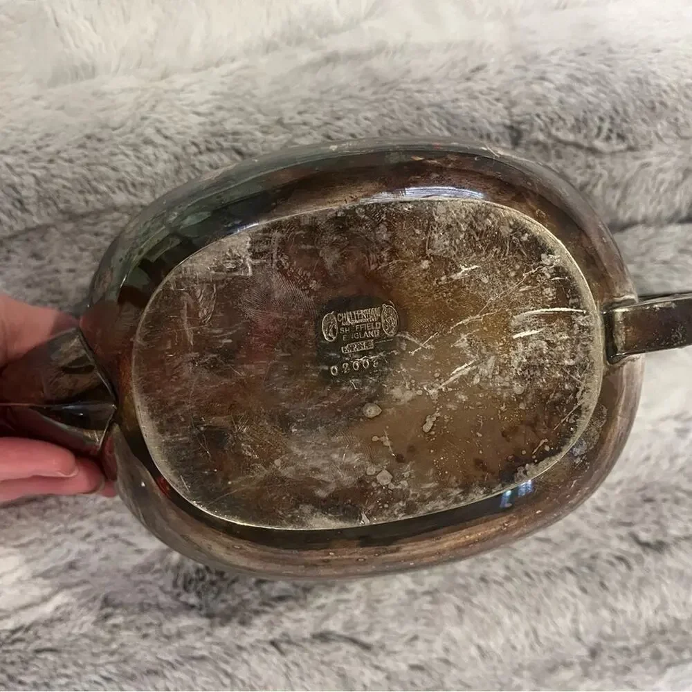 CHELTENHAM & CO ENGLISH TEAPOT  Plated teapot made in Sheffield England